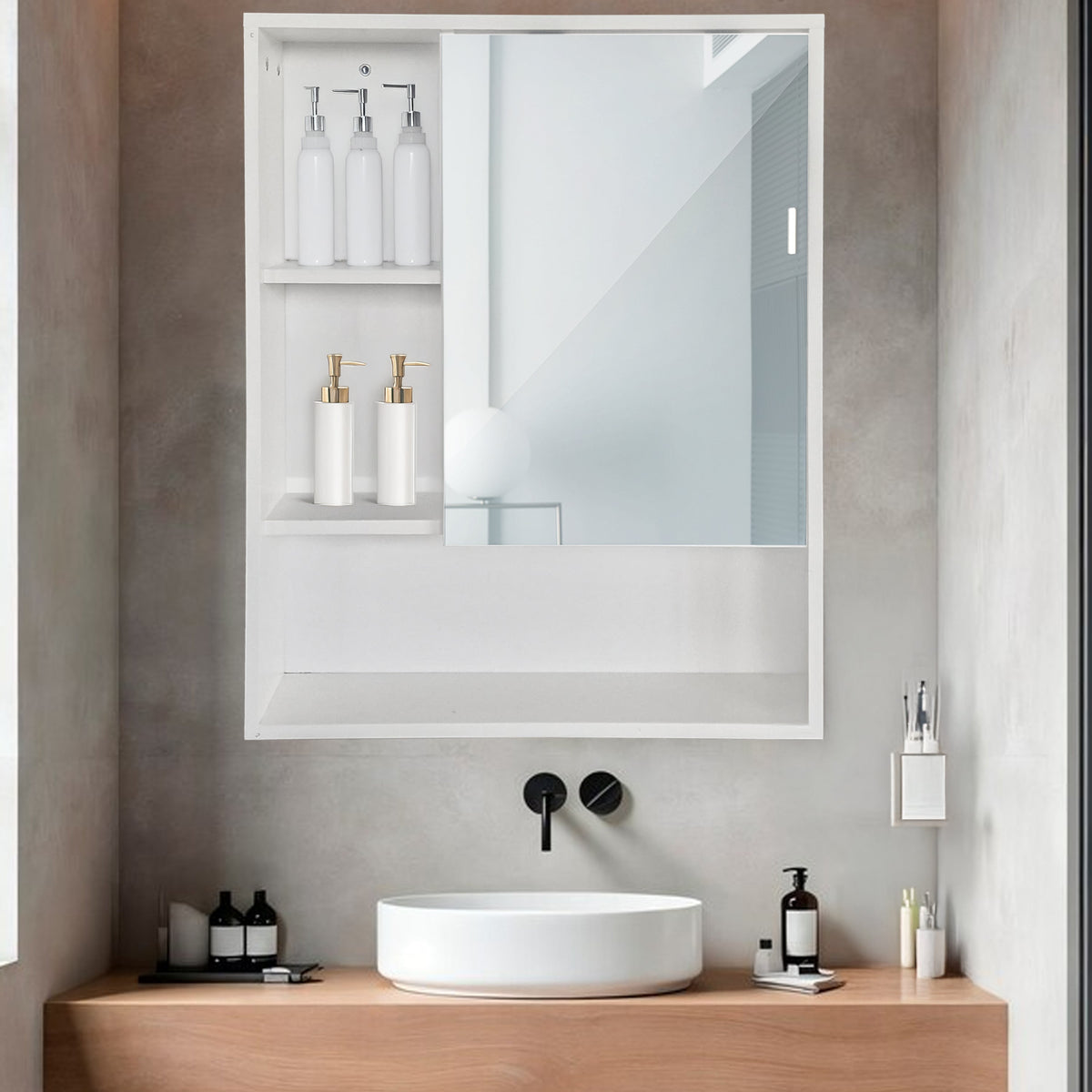 Specchio bagno con mobile contenitore legno moderno salvaspazio compatto

Pensile bagno con ripiani interni specchio frontale arredo elegante
