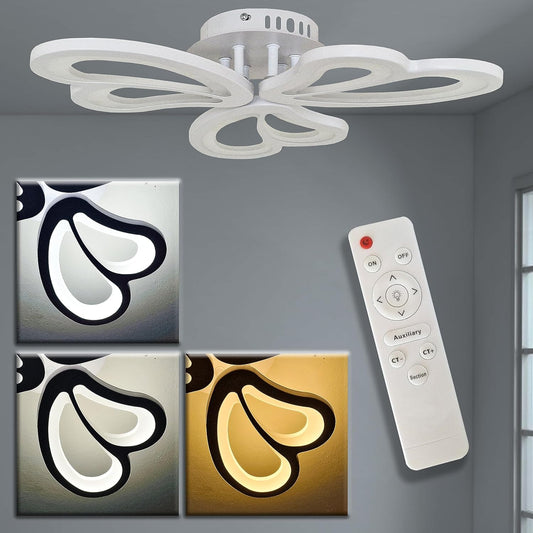 Lampadario LED bianco a forma di cuori con telecomando, acceso in tre tonalità cromatiche diverse.