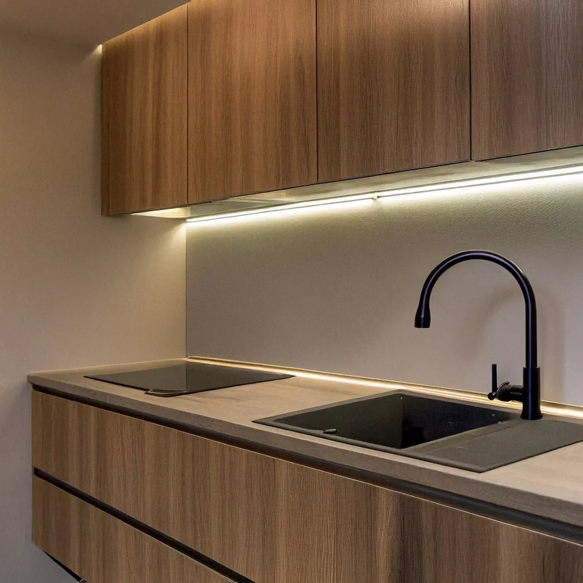 Barra LED Sottopensile Basso Consumo per Cucina con Cambio Luce e Kit Fissaggio